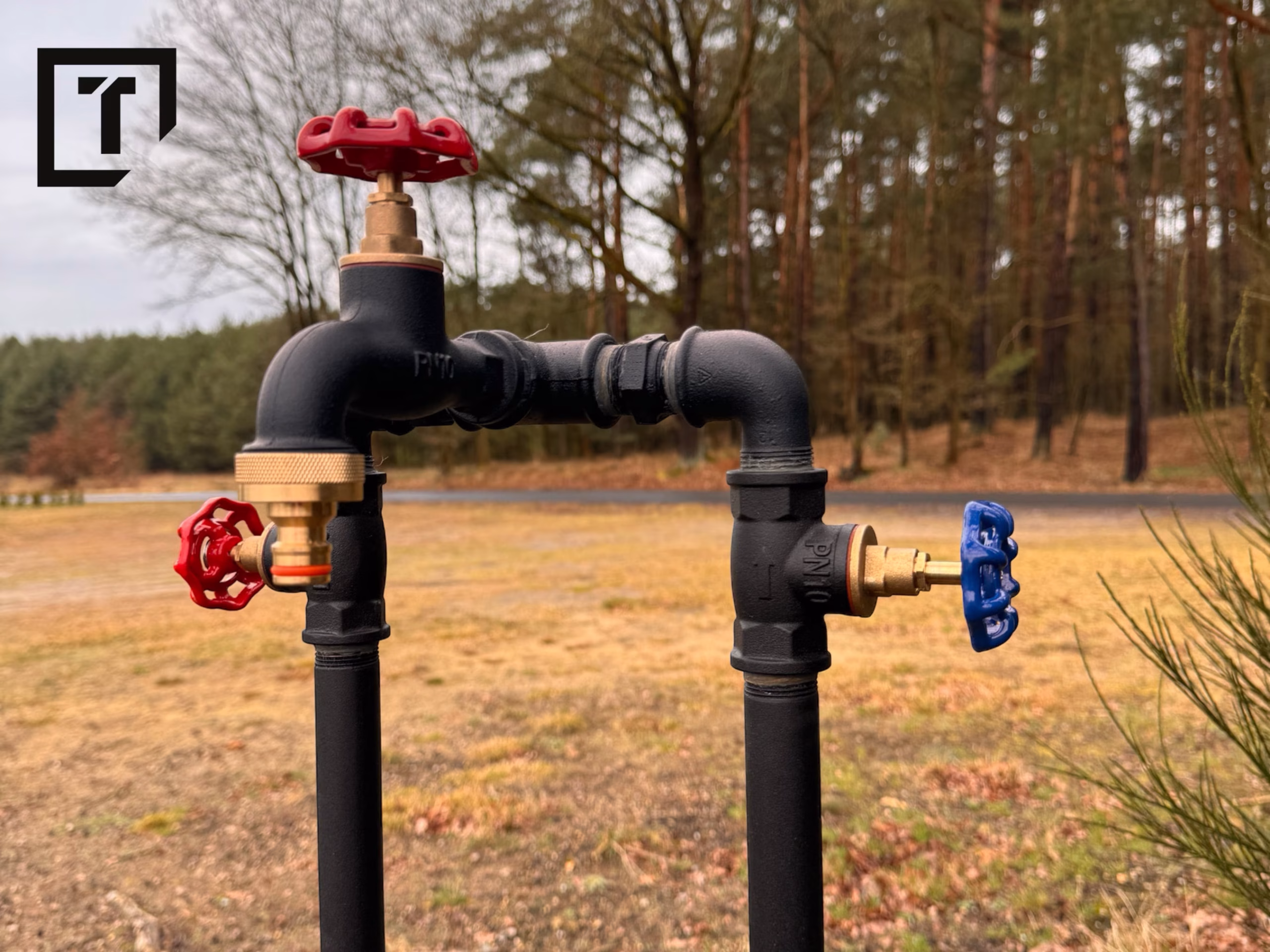 Kran ogrodowy ciepła zimna woda | Słupek wolnostojący hydrant z rury industrialny